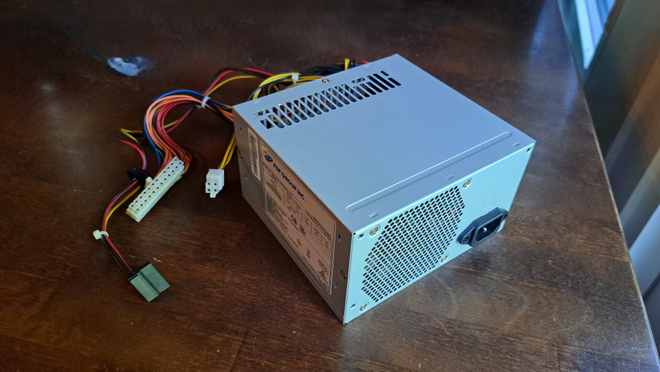 FSP 200W virtalähde