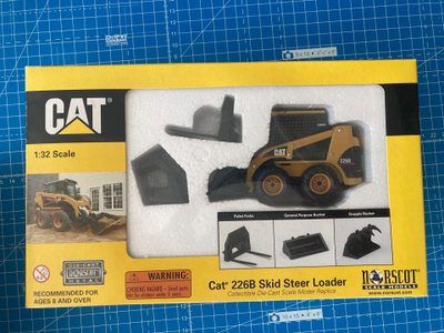 CAT 226B pienoismalli 1:32