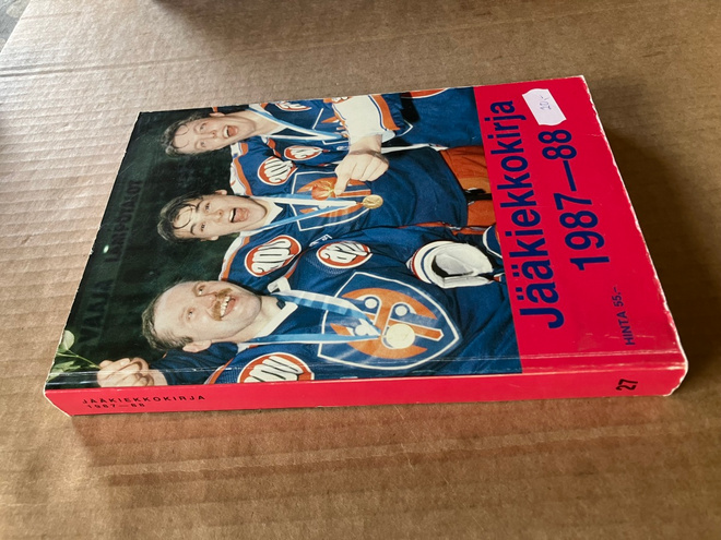 JÄÄKIEKKO KIRJA 1987-1988 HYVÄ