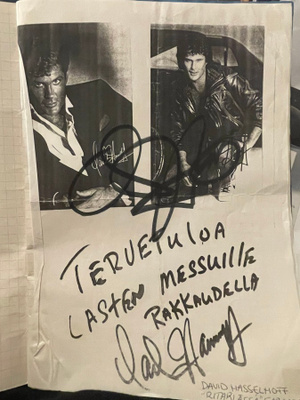 David Hasselhoff nimikirjoitus messujen mainoksessa