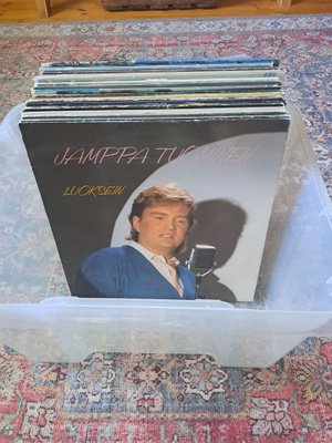 Vinyylit Pakettihuudolla