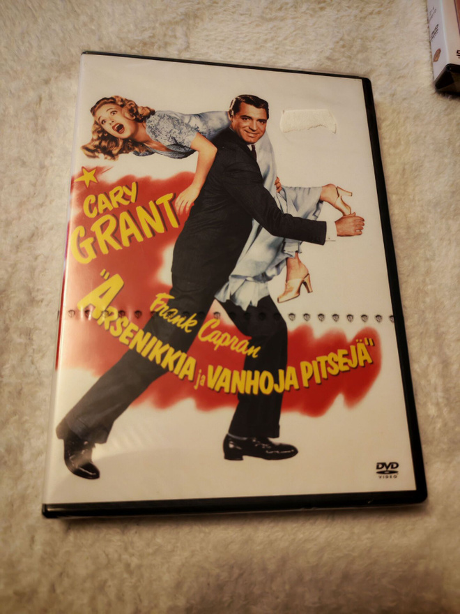 DVD Arsenikkia ja vanhoja pitsejä (muoveissa)