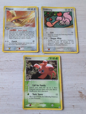 3 holo korttia Pokemon