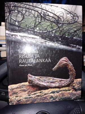 Heikkilä  : Risuja ja rautalankaa ( SIS POSTIKULU  )