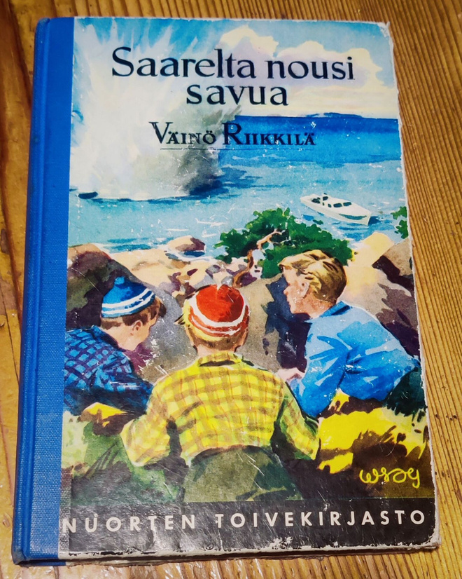 Väinö Riikkilä : SAARELTA NOUSI SAVUA