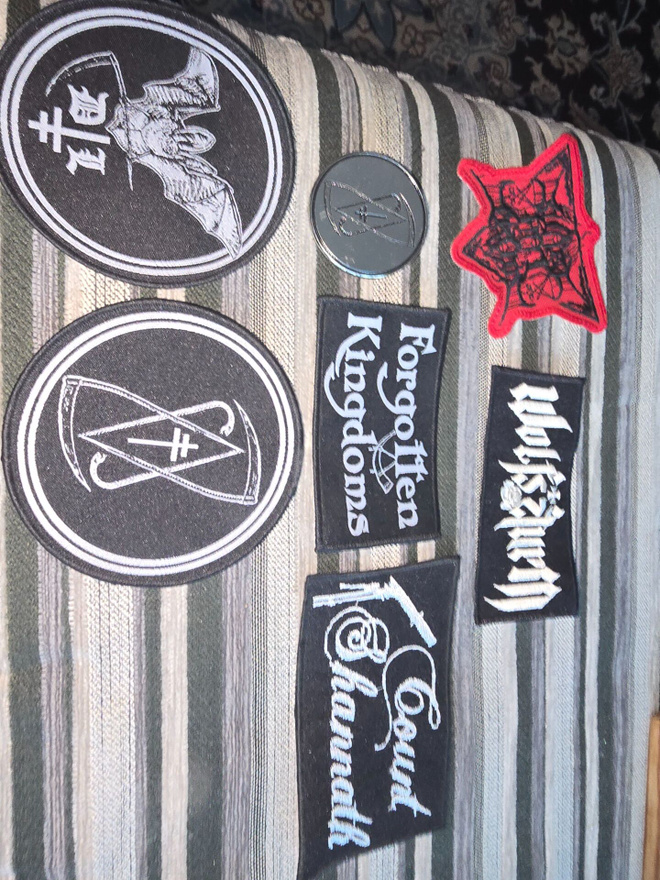 Black Metal patches 6 kpl + pinssi – Drowning the Light, Wol