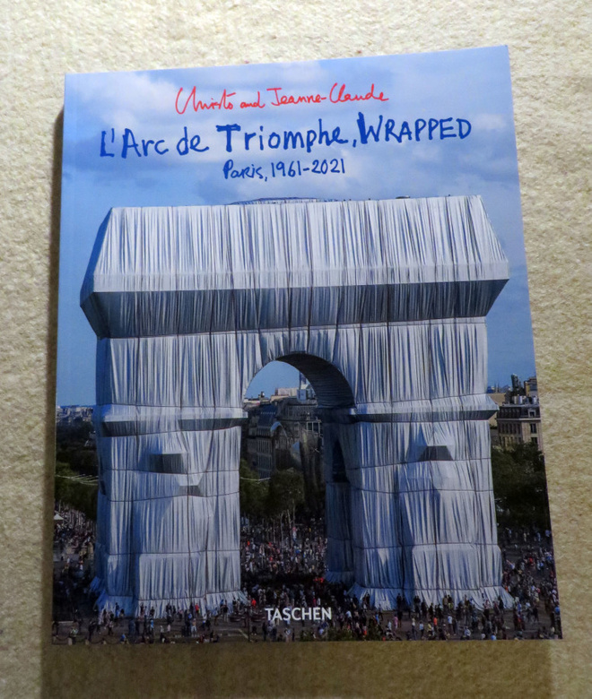 CHRISTO: L'Arc de Triomphe, Wrapped. Taidekirja - UUSI