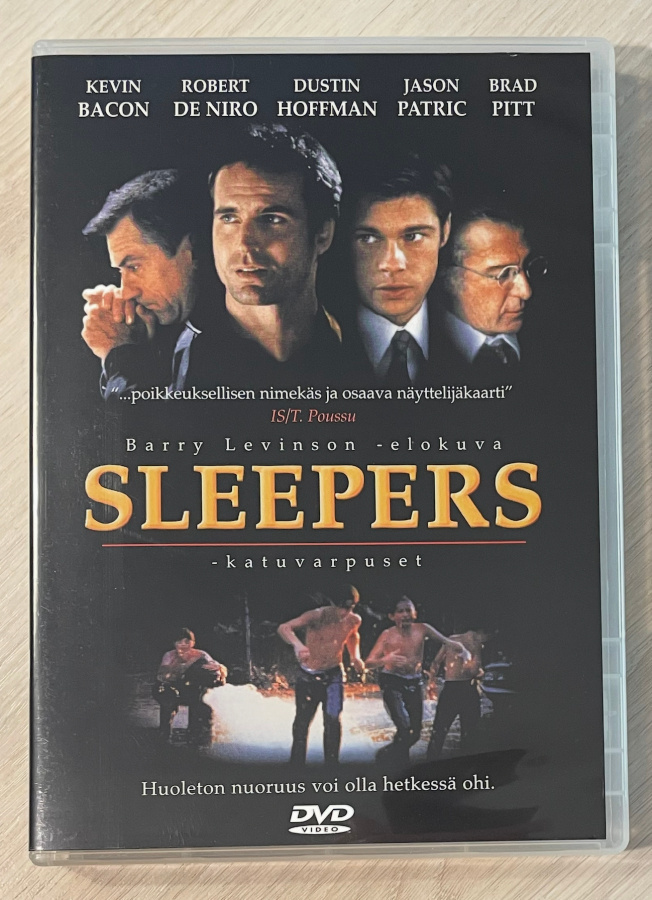 Barry Levinson: SLEEPERS - Katuvarpuset (1996) Brad Pitt