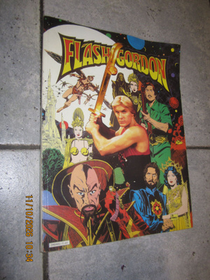 HIENOKUNTOINEN! Flash Gordon -elokuva-albumi (Semic 1981)