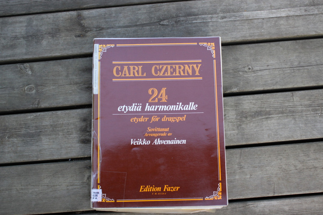 Carl Czerny 24 etydiä harmonikalle Y1