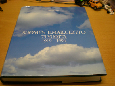 Mikko Uola: Suomen Ilmailuliitto 75 vuotta 1919-1994
