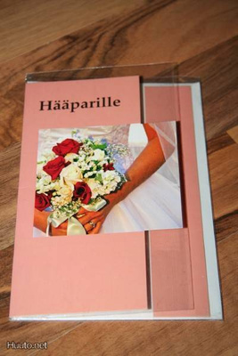 Kaksiosainen kortti: Hääparille