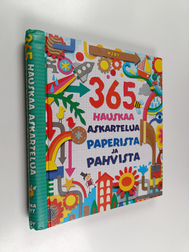 Fiona Watt : 365 hauskaa askartelua paperista ja pahvista