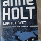 Anne Holt Lukitut ovet - pikkukuva 1