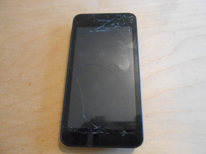 Nokia Lumia 530 varaosiksi.