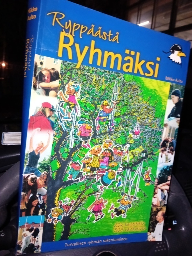 Mikko Aalto  : Ryppäästä ryhmäksi ( SIS POSTIKULU  )