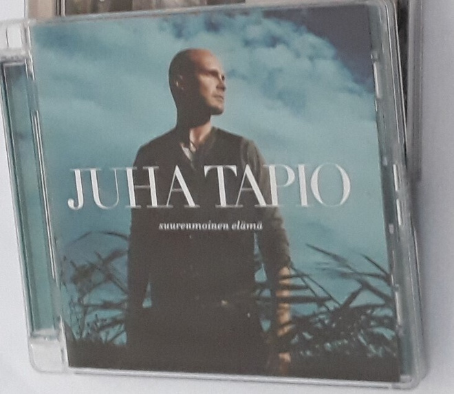 JUHA TAPIO: SUURENMOINEN ELÄMÄ
