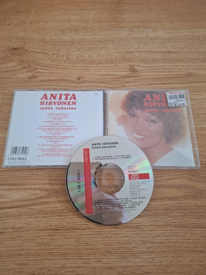 Anita Hirvonen-Sydän Rakastaa
