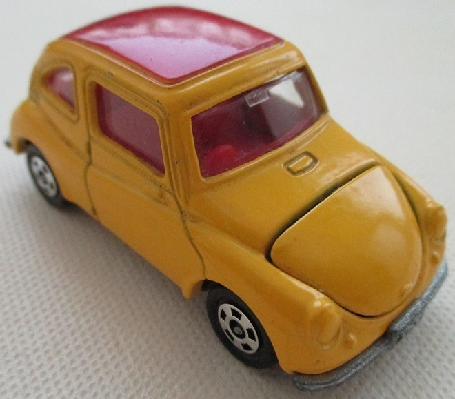 Subaru 360 Yellow-red Tomica 1974 / 1978 Scale 1:50 Japan