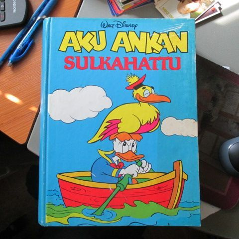 Aku Ankka Sulkahattu.