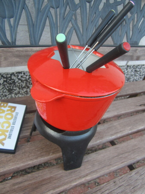 PUNAINEN FONDUE VALURAUTA PATA + VERMEET / ALUSTA