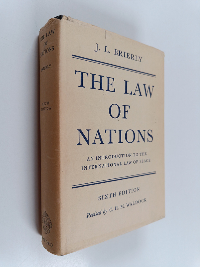 J. L. Brierly : The law of nations : an introduction to t...