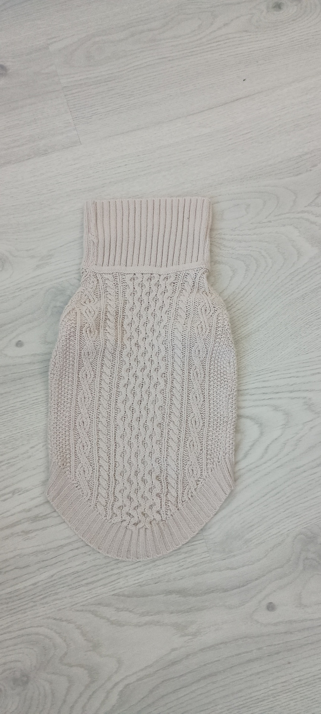 Valkoinen palmikkoneule hihoilla tyttökoiralle 35cm