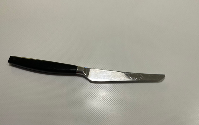 Hieno Lion juustoveitsi, Hackman, design B. Gardberg