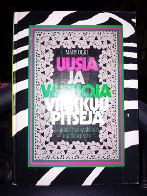 Mary Olki : Uusia ja vanhoja virkkuupitsejä ( SIS POSTIKULU