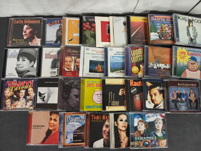 CD-levyjä Laila Kinnunen YM....