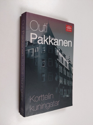 Outi Pakkanen : Korttelin kuningatar : jännitysromaani