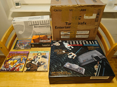 NEC Turbografx 16 NIB uusi pelikosoli ja 4 peliä