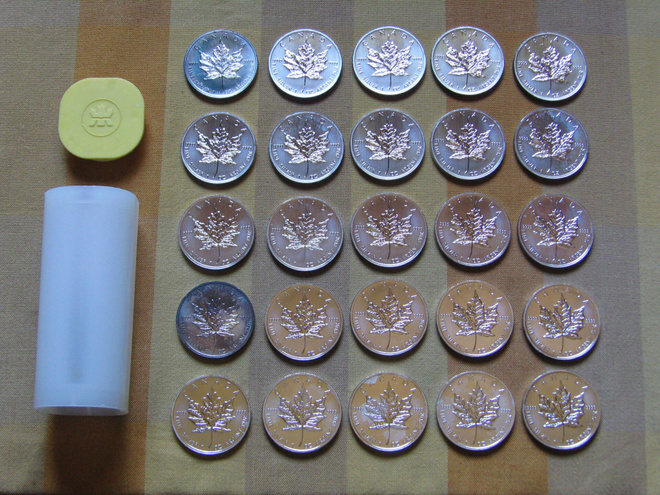 Hopeakolikko 25 x 1 Oz Unssi Canada Maple Leaf 2012 999.9