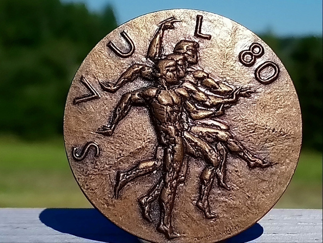 Pronssinen SVUL 80. Valmistajan leimalla. Halkaisija - 44 mm