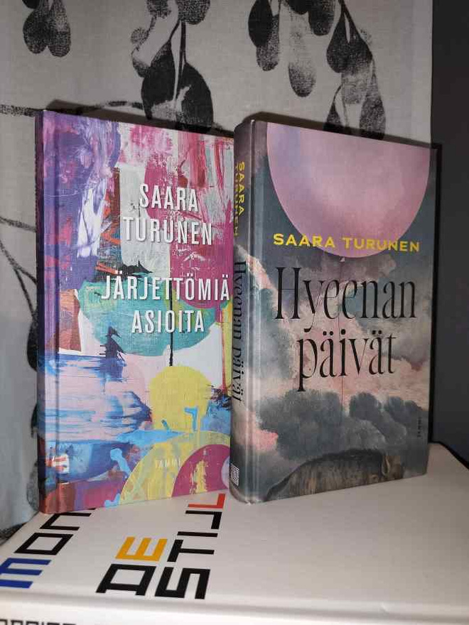 Saara Turunen x2 - Hyeenan päivät & Järjettömiä asioita