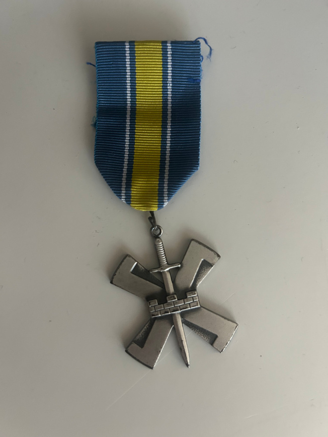 Myydään Itä-Kannaksen muistoristi