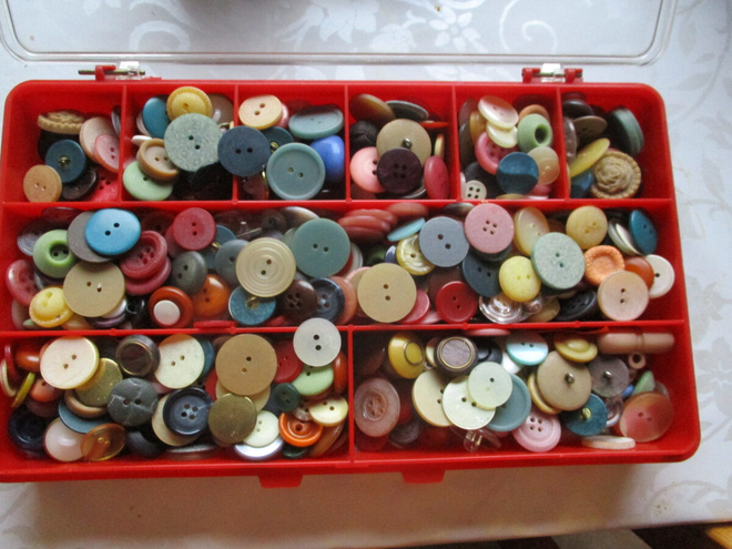 VINTAGE NAPPEJA SEKALASIA  RASIALLINEN