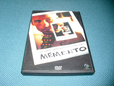 MEMENTO (Christopher Nolan -ohjaus) EGMONT***