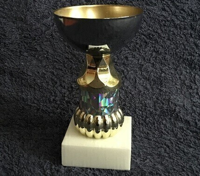 11 cm korkea palkinto pokaali