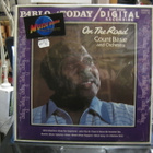 COUNT BASIE AND ORCHESTRA - ON THE ROAD M-/M- LP - pikkukuva 1