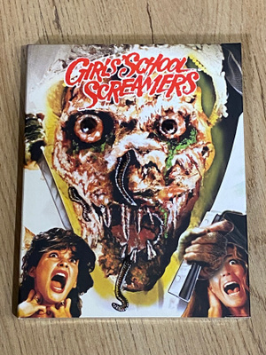 GIRLS SCHOOL SCREAMERS - BLU-RAY - SLIPCOVER - VS (uusi)