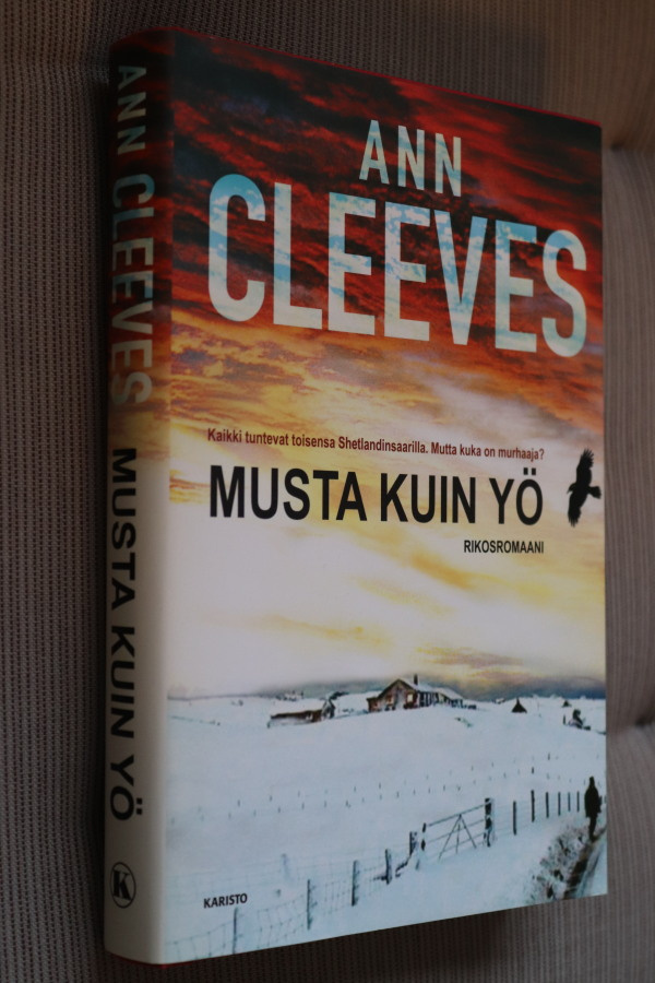 Ann Cleeves : Musta kuin yö ( 1.p. 2007 )