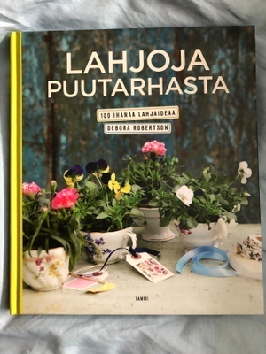 Debora Robertson: Lahjoja puutarhasta