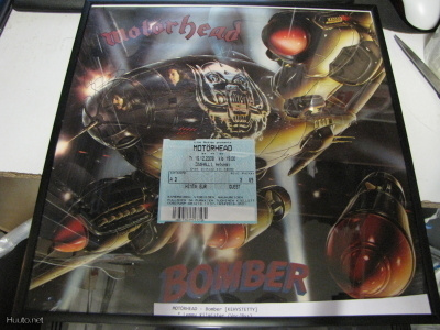 MOTORHEAD - BOMBER LP KANSI + KEIKKALIPPU LEMMYN NIMMARILLA