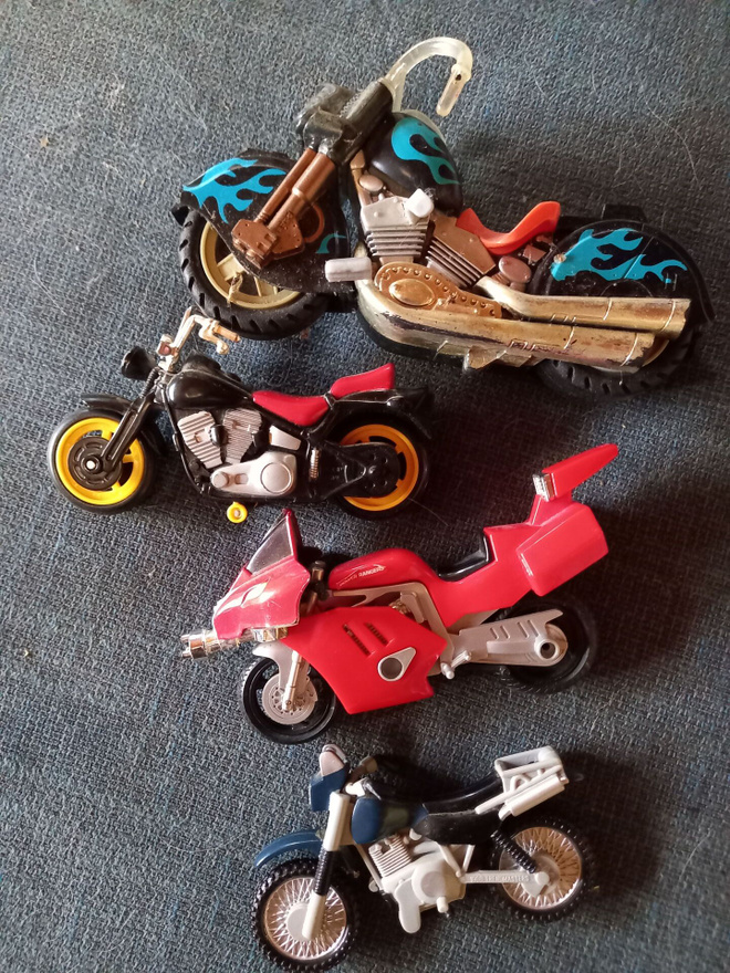 MOOTTORIPYÖRÄT pienoismotot 4 kpl
