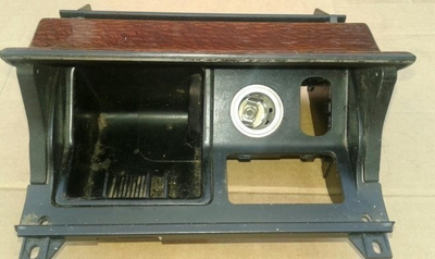 Tuhkakuppi, keskikonsoli - MB W210