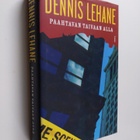 Dennis Lehane : Paahtavan taivaan alla - pikkukuva 1