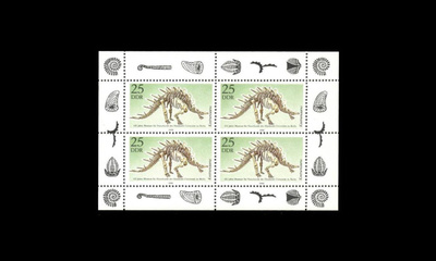 DDR 3325_kb ** Luonnonhistoriallinen museo, dinosauruksia (1