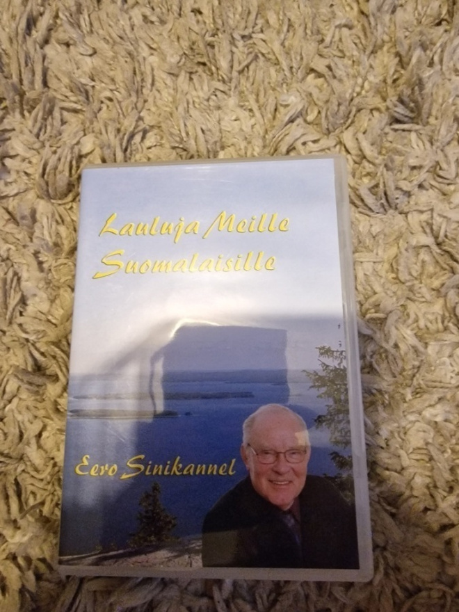 Eero Sinikannel: Lauluja Meille Suomalaisille