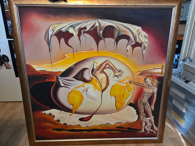 Iso Salvador Dali aiheinen maalaus